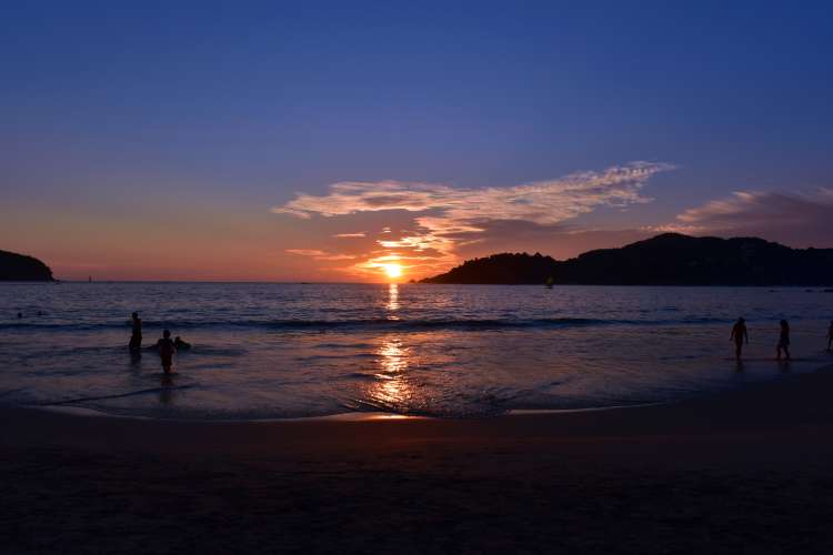 (3 in 1) Ixtapa Bay Crusing, Snorkel & Sunset | Pacific Tours Ixtapa. We depart from Zihuatanejo pier and get onboard on a boat that will cruise us all along Zihuatanejo Bay, passing by La Ropa and Las Gatas Beach, also by Palmar Beach in Ixtapa Zihuatanejo Mexico. Activities in Ixtapa Zihuatanejo