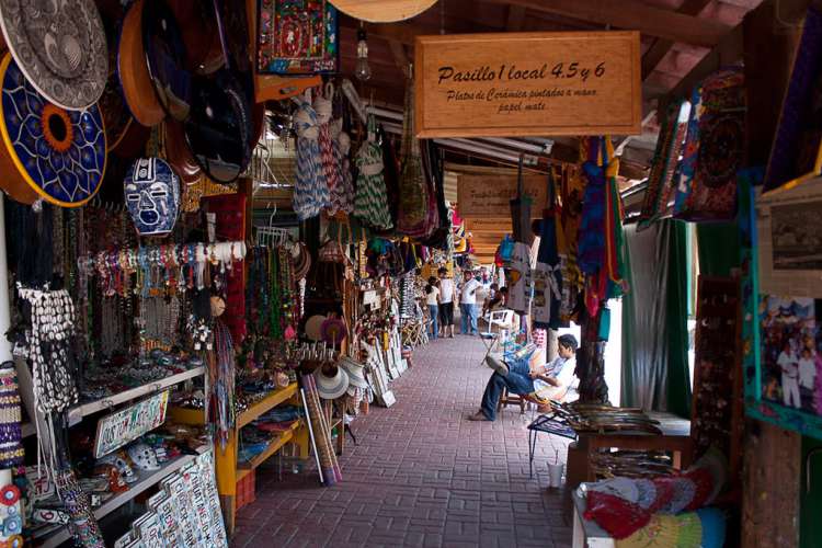 City Tour of Ixtapa Zihuatanejo & Shopping | Pacific Tours Ixtapa. Get to see two turist destination at once by taking the city tour (Ixtapa Zihuatanejo). Our tour guide will take you to See Ixtapa most interested áreas, at the mean time admire the view of the mountain range that descenfs to the sea and frames this wonderful town (Zihuatanejo). Things to do in Ixtapa Zihuatanejo
