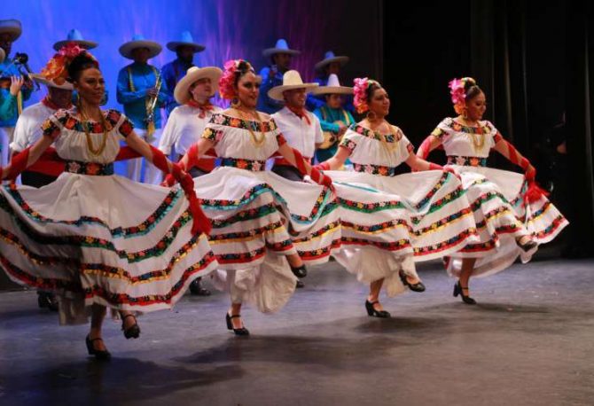 Ixtapa City Tour with Dinner Show, Mexican Fiesta | Pacific Tours Ixtapa. Enjoy a great dinner show at the Mexican Fiesta in Ixtapa Zihuatanejo, only on Friday. We will take you to see Ixtapa Most interested places such as the crocorile pit, marina Ixtapa, Hotel Zone and the View Point. Things to do in Ixtapa Zihuatanejo
