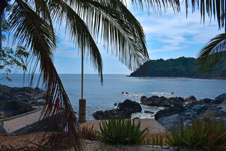 Snorkeling Tour in Ixtapa Zihuatanejo Mexico | Pacific Tours Ixtapa. Snorkeling at Ixtapa Zihuatanejo Island d just 10 Minutes away From Ixtapa Hotel Zone, Enjoy Swimming and snorkeling in the crystaline water of this beautiful island, Coral beach for snorkeling and cuachalalate beach to swim and do water sports